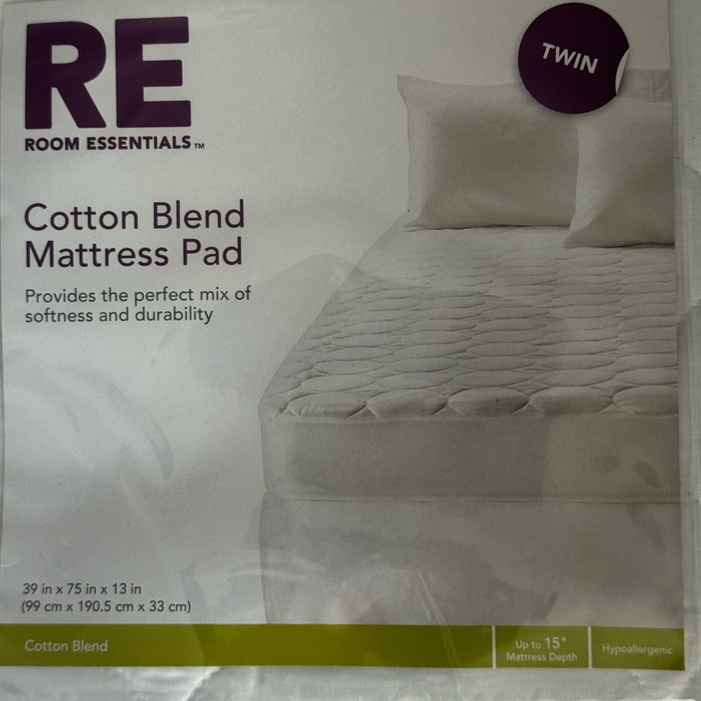 Room Essentials Twin Cotton Blend Mattress Pad - White
